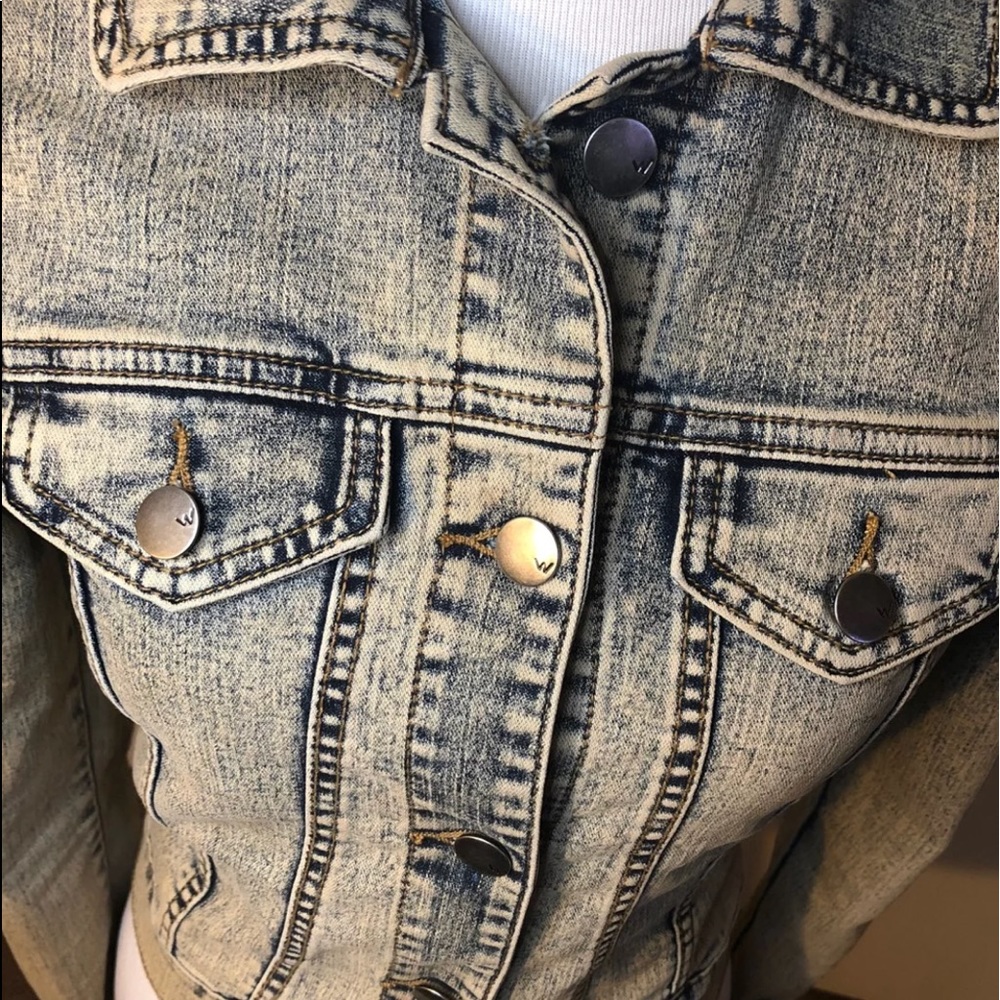 💕Jean Jacket - Picture 2 of 5
